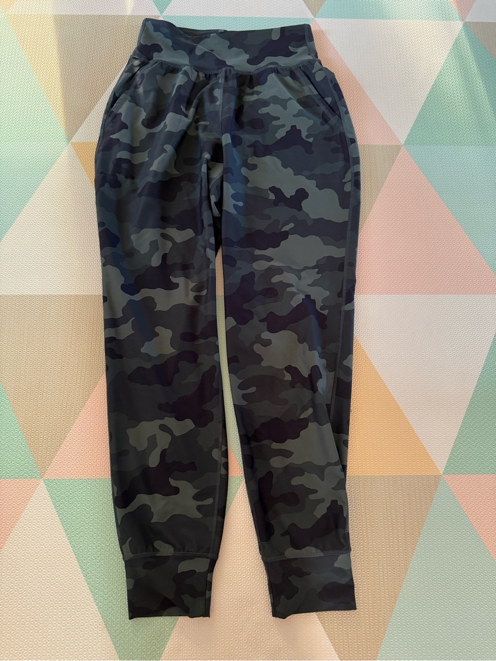 Old Navy Women's High Rise Camo Jogger Pants — Black and Green Size Medium Tall